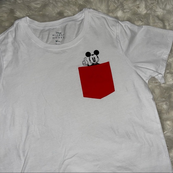 ♥️ 1X Women’s Peek-A-Boo Mickey Pocket Tee - Picture 3 of 3
